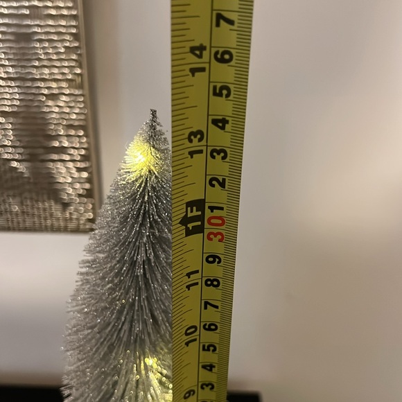 Light Up Christmas Tree - Picture 6 of 7